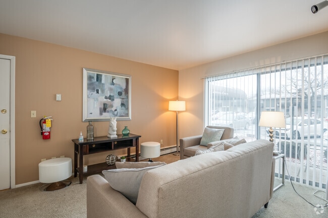 2 BR, 1 BA - 724SF