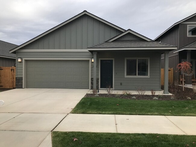 Building Photo - Single Level Home 3 Bedroom / 2 Bathroom in NW Redmond Oregon