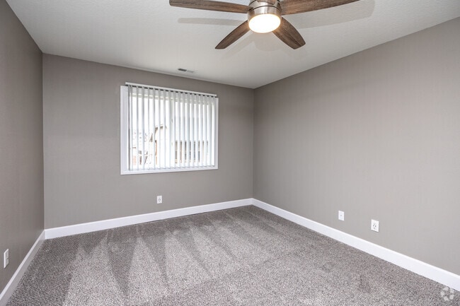 2BR, 1.5BA - Sun Room Large/1,070 SF