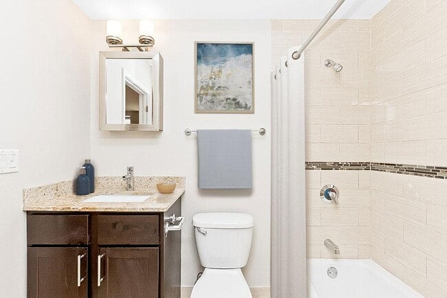 Photo - Lincoln Square Commons - 4759 N Maplewood Ave