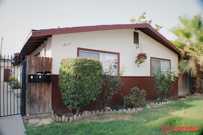 Building Photo - 1917 Orange St Unit B