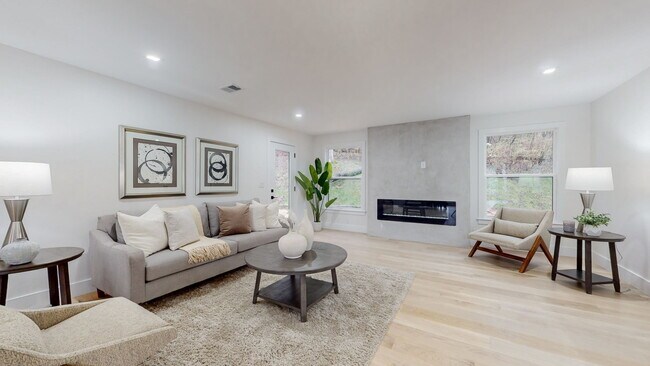 Photo - 5527 Hillview Dr