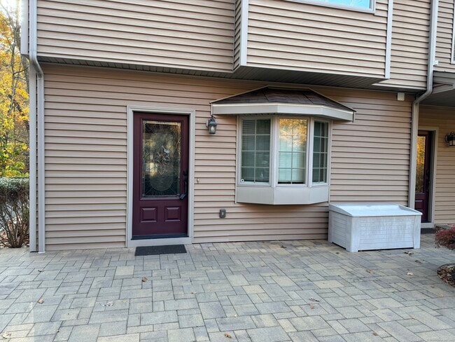 Building Photo - 96 Valley Stream Ln Rental