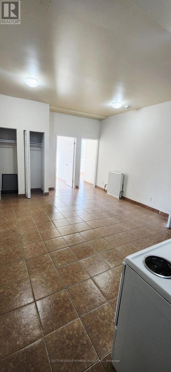 Photo - 1040a St Clair Ave W