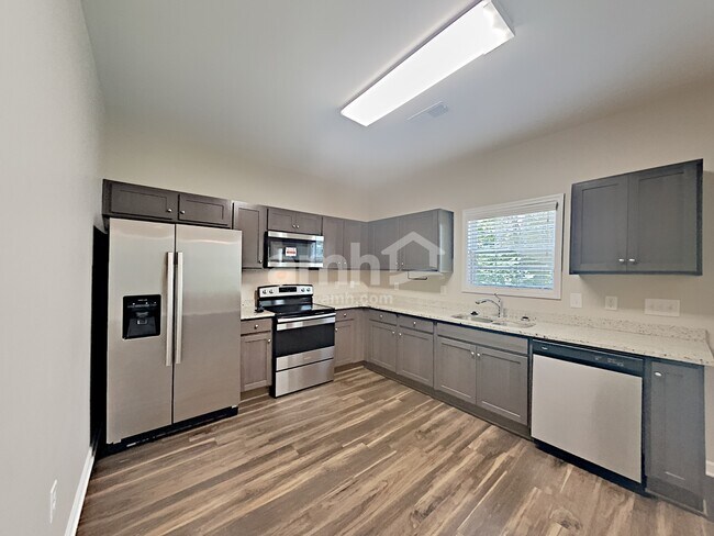 Photo - 913 Beverly Ct