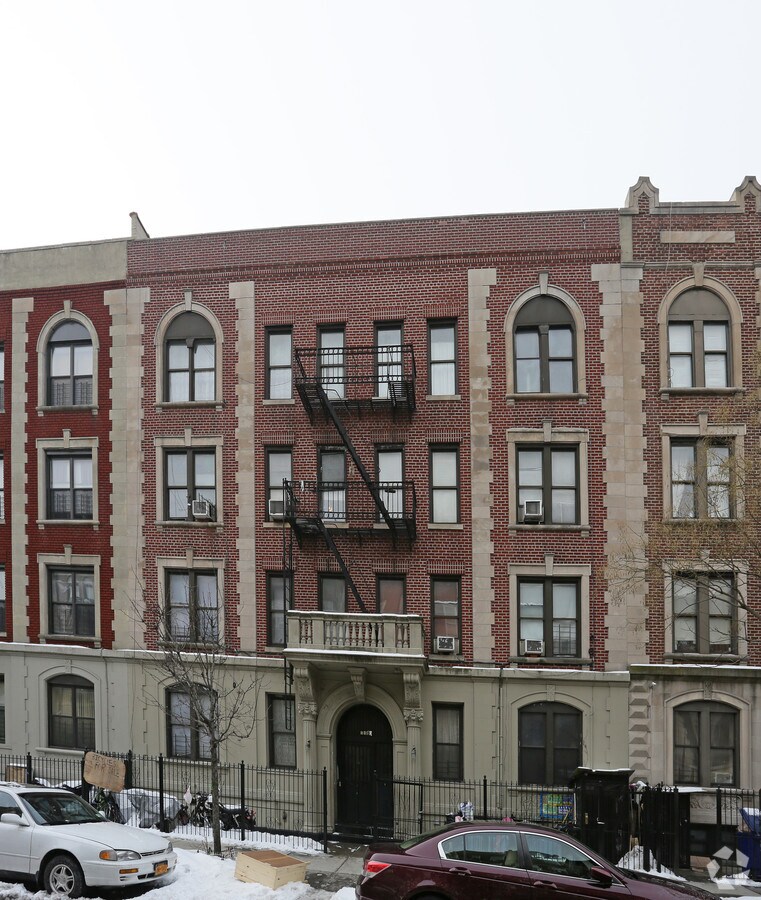 Photo - 1180 President St Apartments