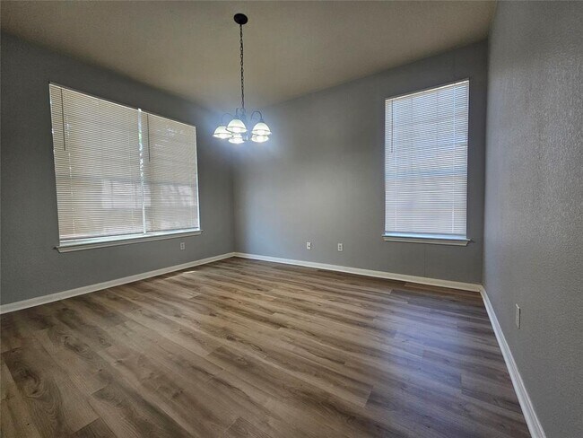 Photo - 164 Ashwood N