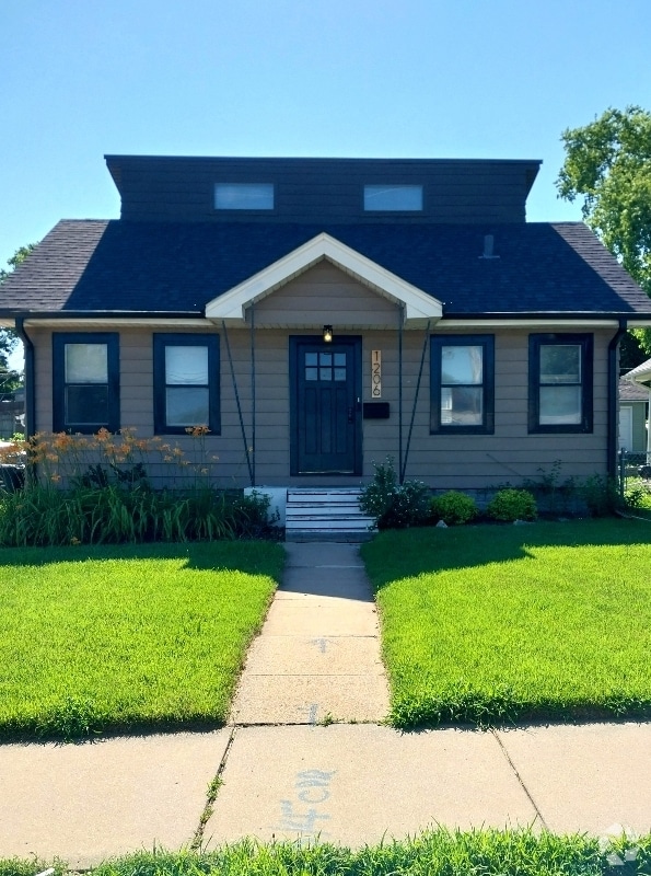 Building Photo - 1206 S 50th St Rental