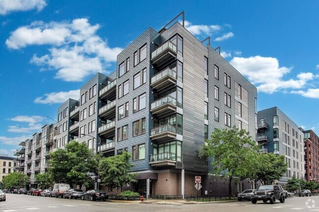 Building Photo - 36 N Carpenter St Rental