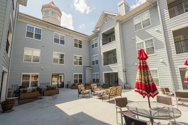 Kirkwood Station Plaza Apartments