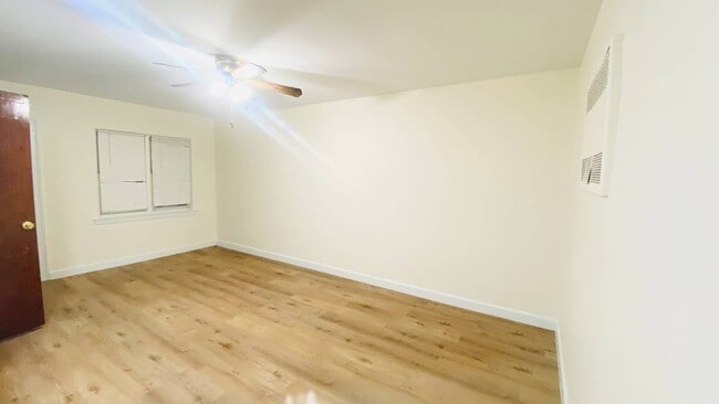 Photo - 9947 3rd Ave