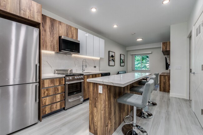 Photo - 1168 Pendrell St Unit 309