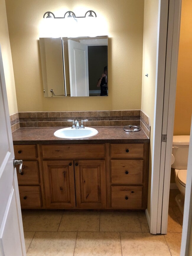 Upstairs bathroom w/attached toilet/shower room