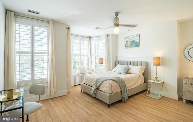 Photo - 1407 33rd St NW