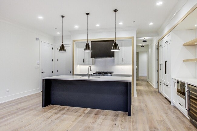 Photo - 4920 N Lincoln Ave Unit 4N