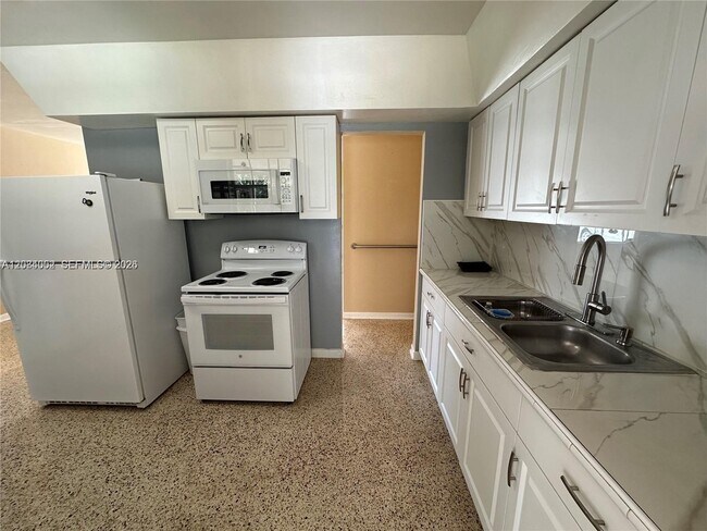 Photo - 10500 NW 28th Ct
