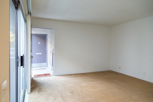 Living Room - 5720 Gaines St Unit 26