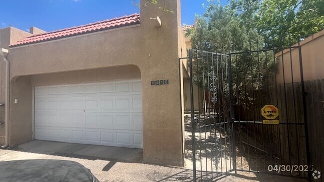 Building Photo - Amazing Mountain Views! Awesome Townhouse ...