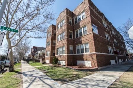 Exterior - 7400 S Yates Apartments