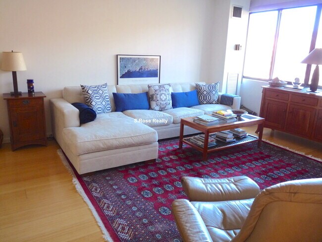 Photo - 1731 Beacon St