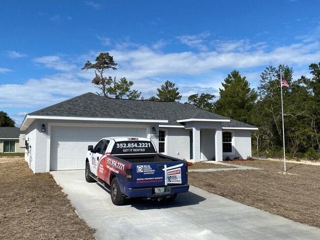 Photo - Desirable SW Ocala Neighborhood- 3/2/2 **WON"T LAST**
