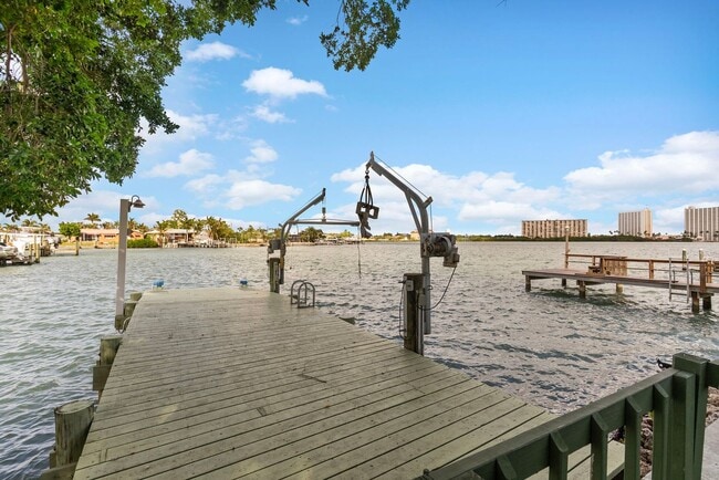 Photo - Waterfront 3 Bedroom in Yacht Club Estates