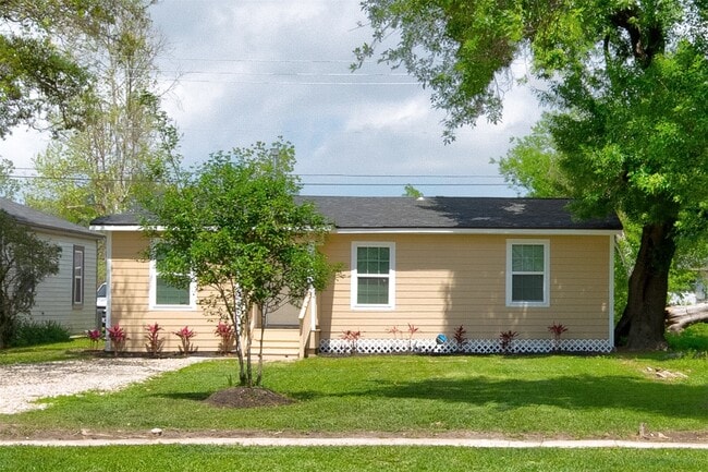Photo - 100 18th Ave N
