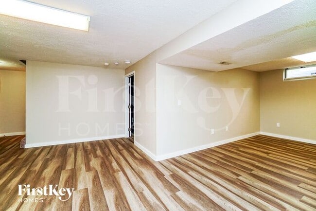 Photo - 841 Elgin Cir