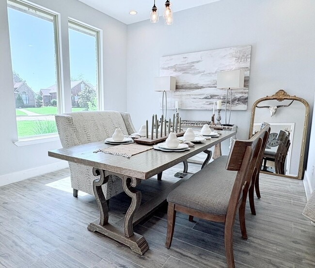 Photo - 55 Ruskin Dr W