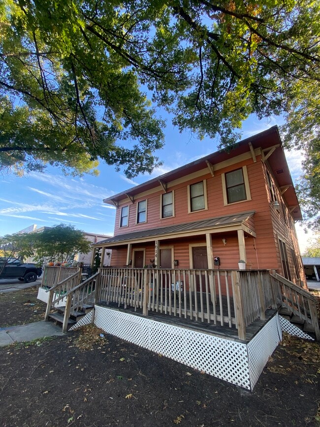1614 W Kings Hwy Unit 1 A