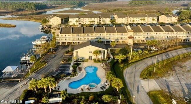 Building Photo - Waterfront Fully Furnished Condo!