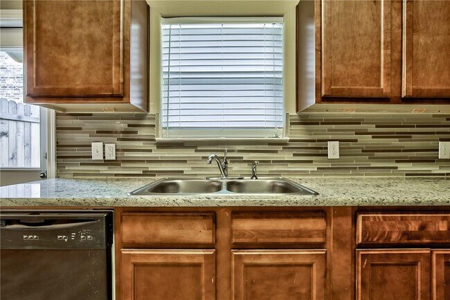 Photo - 704 E College Ave