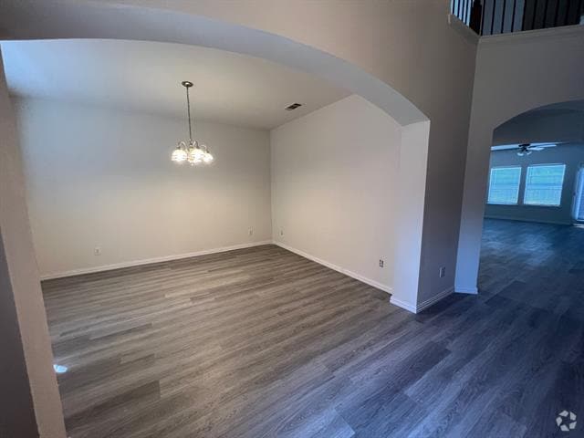Building Photo - 2000 Meadow Park Dr Rental