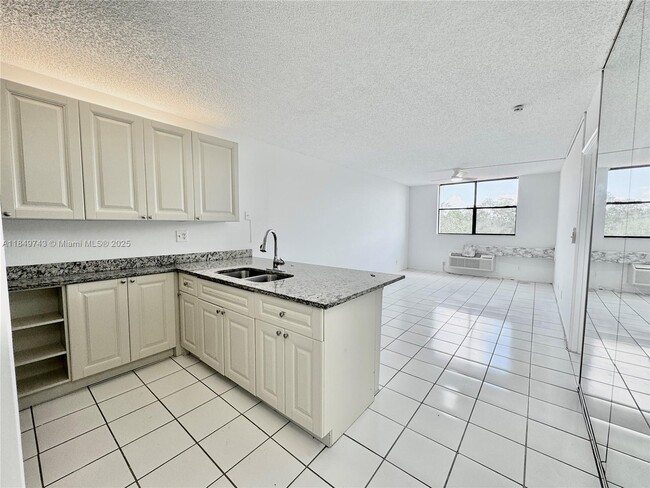 Building Photo - 2401 Riverside Dr Unit 417-B Rental