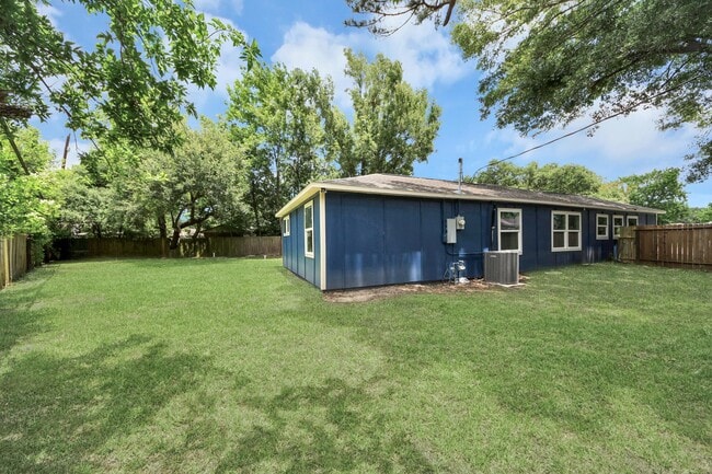 Photo - 710 Canary Cir