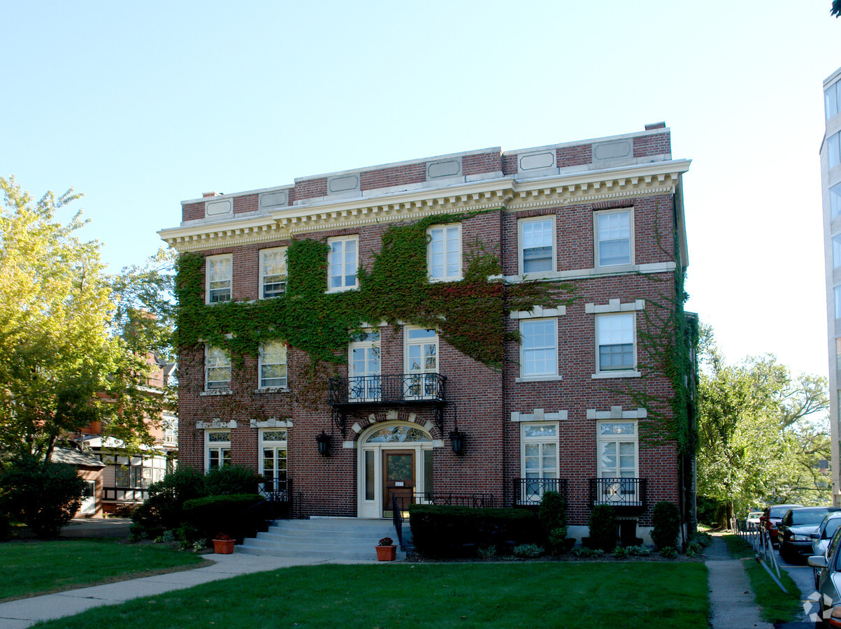 Photo - 857 Delaware Ave Apartments