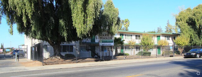 Photo - Mark V Manor Apartments
