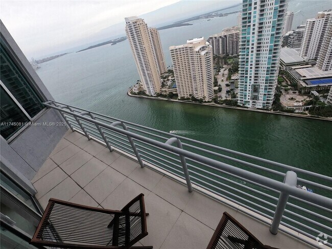 Building Photo - 325 S Biscayne Blvd Unit UPH 19 Rental