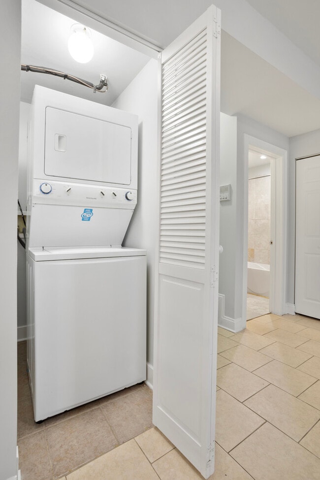 Photo - 7530 N Seeley Ave