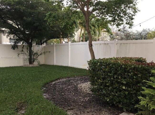 Photo - 655 NE 193rd St