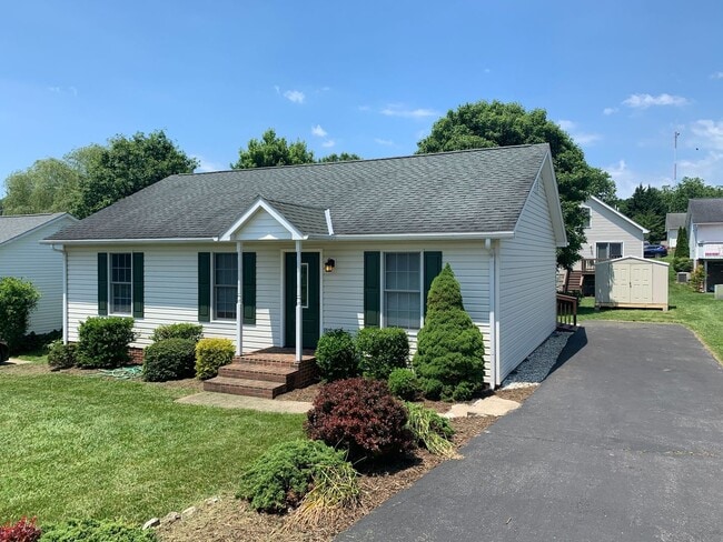 Photo - 3 BR 2 BA Cottage