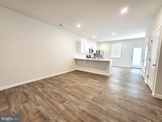 Photo - 426 Creekbed Cir