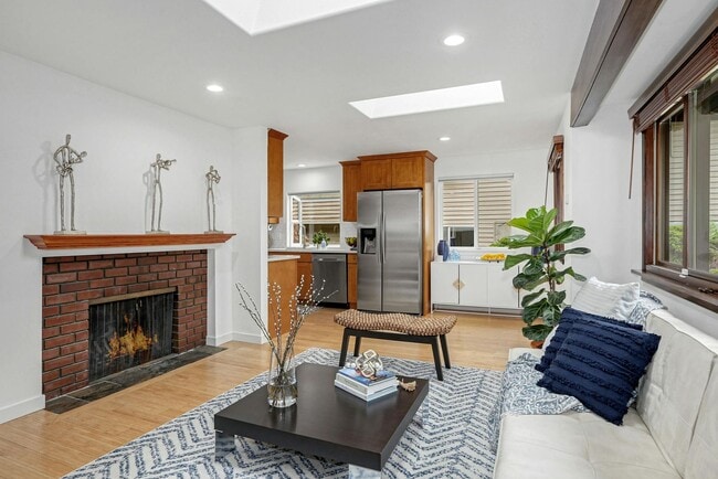 Photo - 5bd/2.5ba Bellevue Home