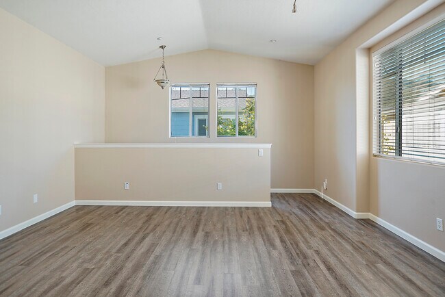 686 Foothill Blvd