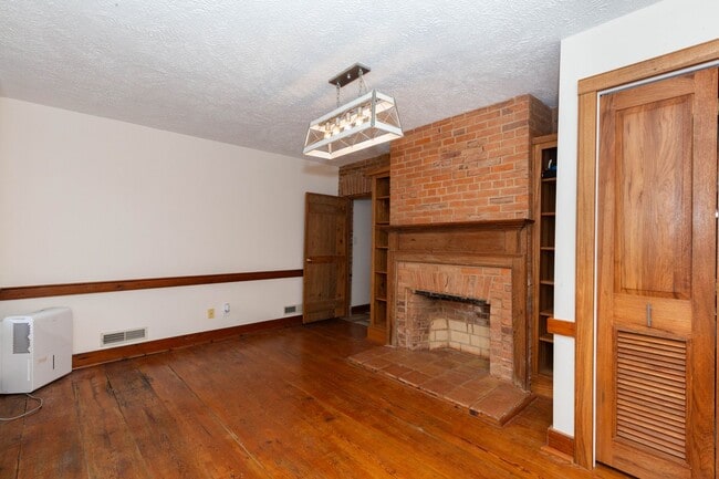 Photo - 562 Smithfield Ln