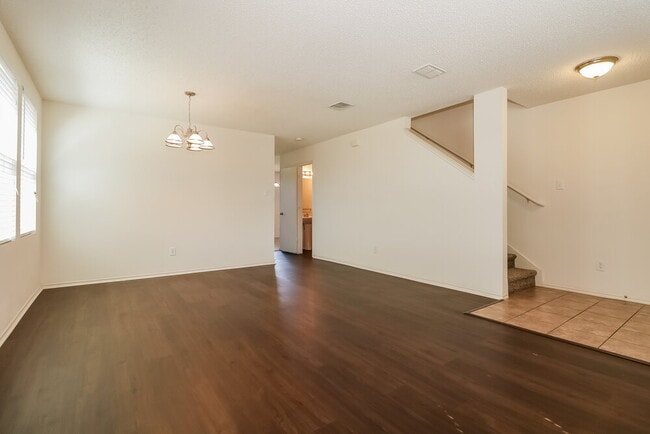 Photo - 607 Almandora Dr