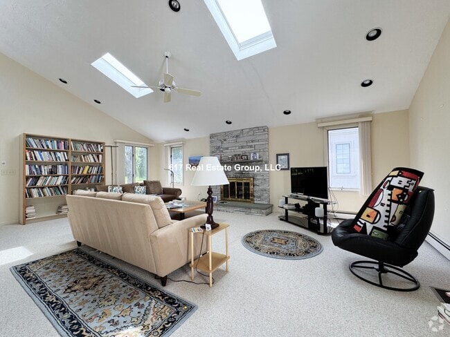 Building Photo - 55 Esty Farm Rd Rental