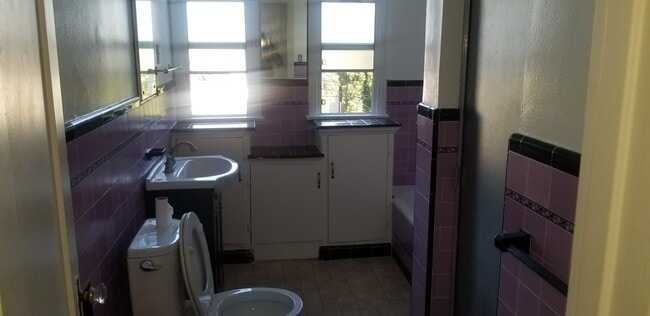 baño con bañera y ducha - 1278 S Burnside Ave Unidad 1278
