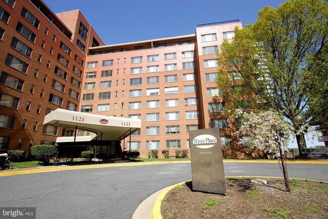 Building Photo - 1121 Arlington Blvd Unit 901 Rental