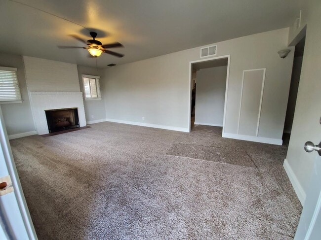 Photo - 1415 De Witt Ave